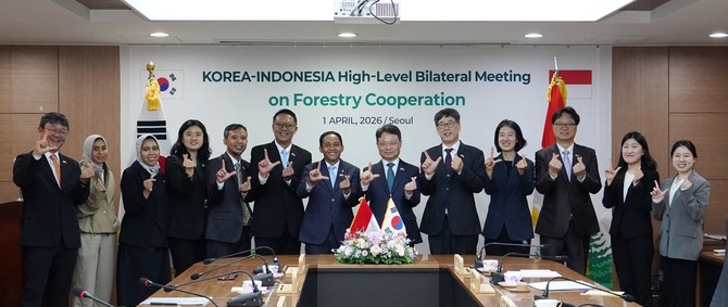 박은식 산림청장(오른쪽 여섯번째)과 안토니 인도네시아 산림부장관(왼쪽 일곱번째)가 기념촬영을 하고 있다. ⓒ 산림청