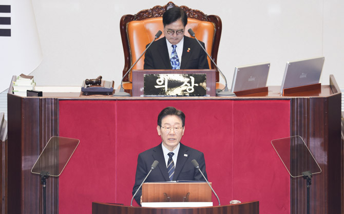 이 대통령은 이번 추경안을 △고유가 부담 완화 △민생안정 대책 △산업·공급망 안정 △지방재정 보강 등에 사용할 것이라고 설명했다. ⓒ 연합뉴스