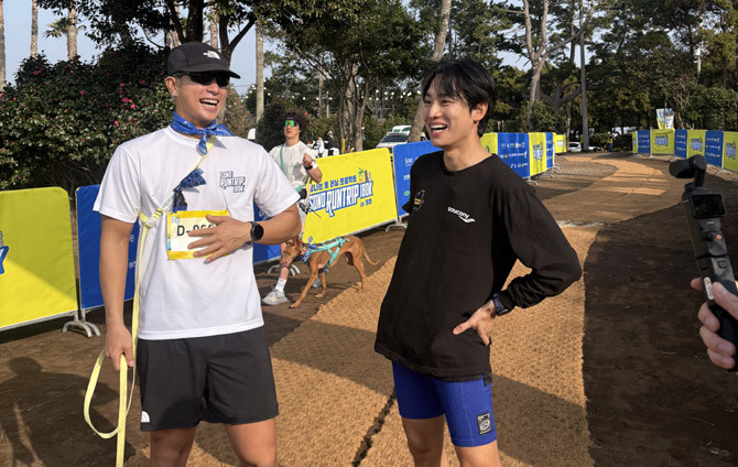 펫 동반 6㎞에서는 이호연 씨가 1등을 차지했고, 13㎞ 완주에서는 권화운 씨가 1등을 각각 차지했다. = 김경태 기자