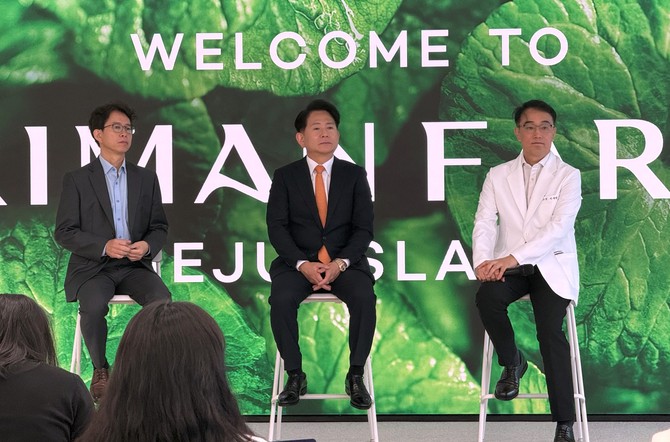 (왼쪽부터)서대방 에스크랩스 연구소장, 강영재 리만코리아 대표, 김희식 에스크랩스 CTO(최고기술책임자) 겸 한국생명공학연구원 세포공장연구센터 박사. = 이인영 기자