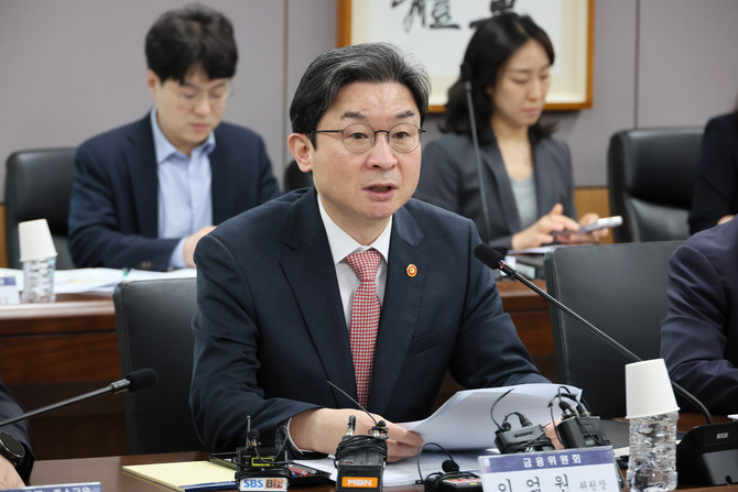 이억원 금융위원장이 지난 1일 서울 종로구 정부서울청사에서 열린 가계부채 점검회의에서 발언하고 있다. ⓒ 연합뉴스