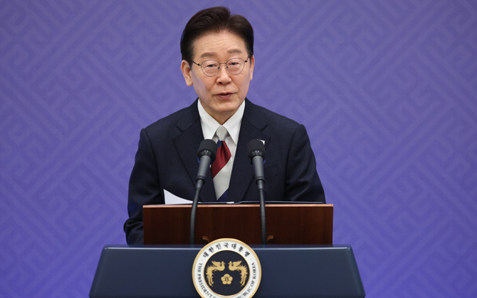 이 대통령은 3일 한-프랑스 정상회담 후 프랑스와 3개 협정 개정 및 11개 양해각서를 체결했다. ⓒ 연합뉴스