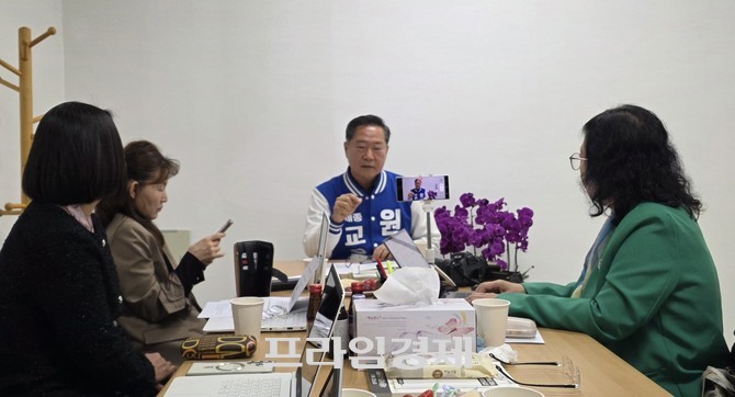 원성수 세종교육감 예비후보가 3일 사단법인 전국지역신문협회와 인터뷰를 진행하고 있다. ⓒ 프라임경제