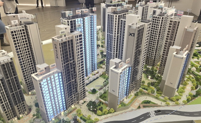 서울 강남 자이갤러리 현장 내 마련된 라클라체 자이드파인 모형. = 전훈식 기자