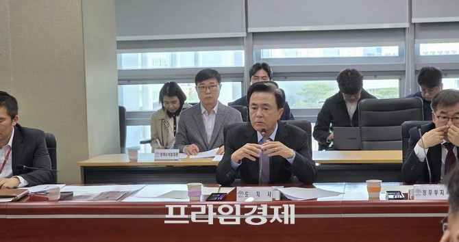 13일 김태흠 지사 주재로 열린 실국원장회의 모습. ⓒ 프라임경제