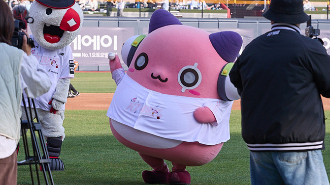 지난 11일과 12일 주말 양일에 걸쳐 선보인 '메이플스토리 데이'는 kt wiz와 협업해 지난해에 이어 2년 연속 선보인 IP 컬래버레이션 사례다. ⓒ 넥슨
