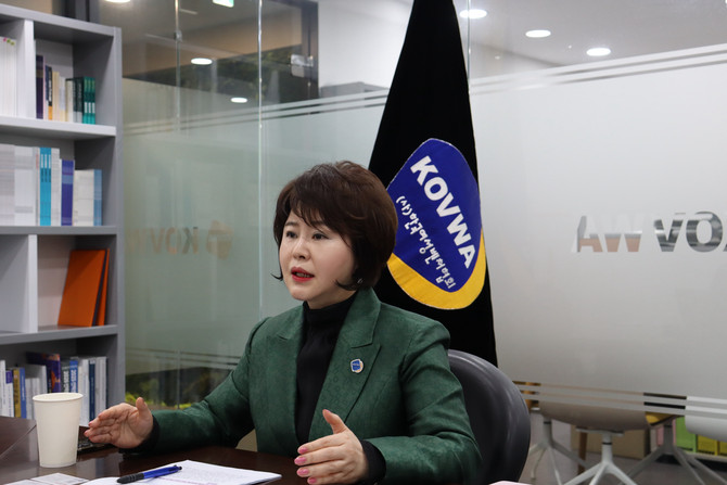취임 1주년을 맞아 인터뷰에 응한 성미숙 한국여성벤처협회장. = 김우람 기자