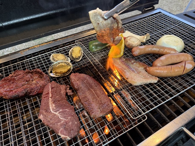 고기가 노릇하게 익어가는 모습. = 이인영 기자