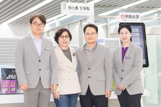 민원매니저(배테랑팀장) 단체사진(왼쪽부터 윤선목, 이윤자, 정덕채, 오은주). ⓒ 구미시