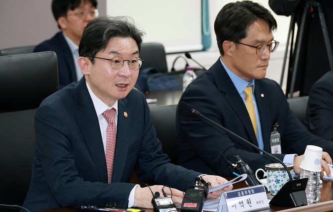 이억원 금융위원장이 17일 오후 서울 종로구 정부서울청사에서 개최한 철강 및 관련 업계, 정책‧민간금융기관과 '제3차 중동상황 피해업종 산업-금융권 간담회'를 통해 철강 및 후방산업의 경영·자금상황을 점검하고 현장 목소리를 청취했다. ⓒ 금융위원회