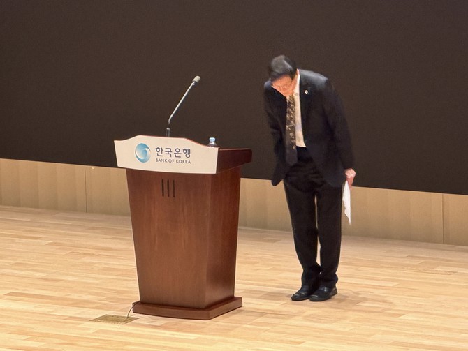 중동 불안과 미국발 관세 전쟁, 고환율·가계부채 리스크에 12·3 비상계엄까지 이창용 한국은행 총재가 4년 내내 전쟁 같은 위기의 연속 속에서 임기를 마쳤다. = 임채린 기자