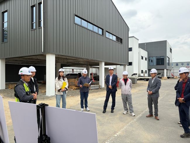 경주시는 지난 17일 시민감사관과 함께 계약원가심사 이행실태에 대한 현장점검을 실시했다. ⓒ 경주시