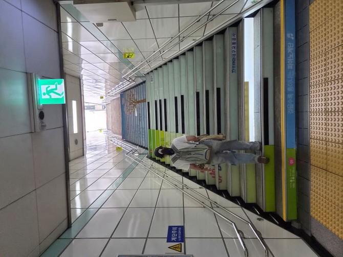 경산시는 노후화된 임당역 4번 출구 건강나눔계단을 정비했다. ⓒ 경산시