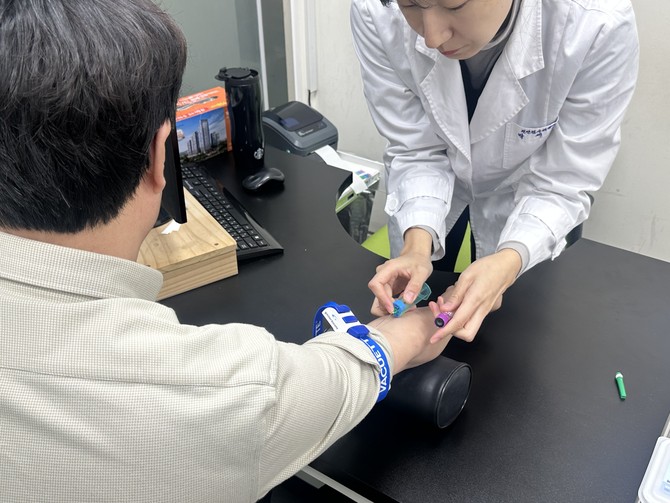 고성군이 C형간염의 조기 발견부터 확진, 치료로 이어지는 '전주기 지원체계'를 본격적으로 구축하고 공공보건 안전망을 강화하고 있는 사진. ⓒ 고성군
