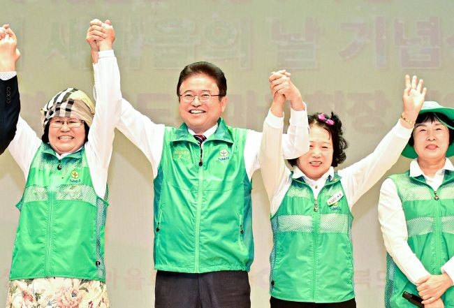 이철우 경북도지사 후보는 22일 새마을의 날을 맞아 새마을운동의 핵심 정신인 근면, 자조, 협동을 오늘의 시대에 맞게 새롭게 발전시킨 '제3세대 새마을운동' 공약을 발표했다. ⓒ 이철우 후보