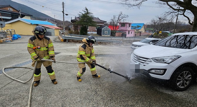 최근 전기차 화재 발생 시 신속하고 정확한 대응을 위한 장비 숙달 훈련을 각 119안전센터별로 실시하고 있다. ⓒ 보령소방서