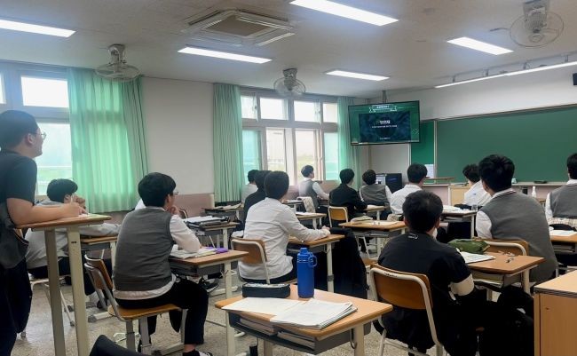 지난 20일 오성고등학교에서 진행한 '찾아가는 감염병 예방교육' 모습. ⓒ 대구 수성구