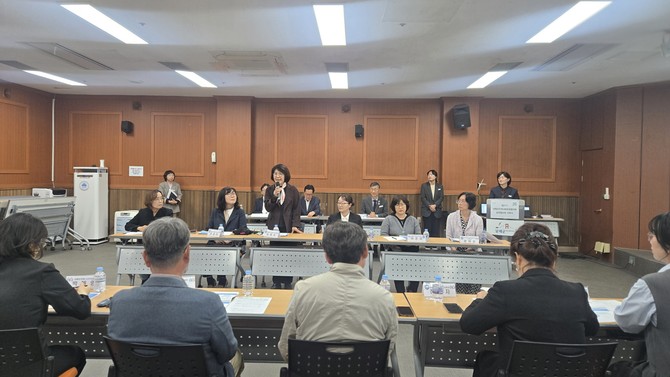 남해군은 지난 23일 종합사회복지관 다목적홀에서 제11기 실무협의체 민간위원 22명을 위촉식을 하고 있다. ⓒ 남해군