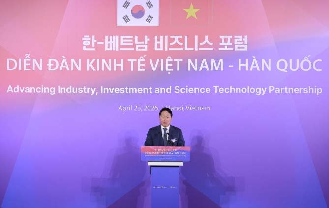 최태원 SK회장 겸 대한상공회의소 회장이 지난 23일 베트남 하노이에서 열린 한-베트남 비즈니스 포럼에서 환영사를 하고 있다. ⓒ 대한상공회의소