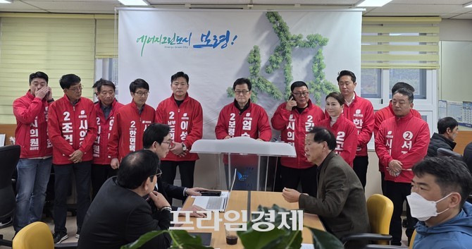 국민의힘 엄승용 보령시장 후보가 지난 9일 보령시청 기자실에서 기자회견을 개최하고 있다. =오영태