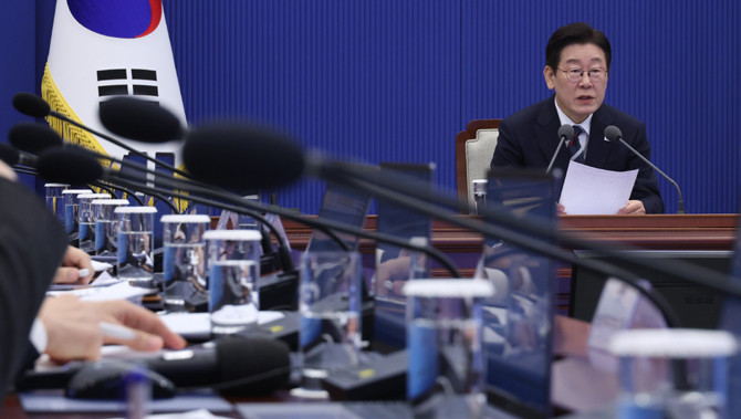 강 실장은 중동전쟁이 지속되는 가운데 생활 밀접 품목에 대한 매점매석 등 시장 질서 교란 행위에 대한 엄정한 처벌을 지시했다. ⓒ 연합뉴스