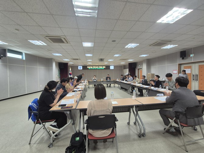 남해군이 '제14회 독일마을 맥주축제'의 성공적인 개최를 위해 지난 27일 맥주축제 기획단 회의를 개최하고 있다. ⓒ 남해군