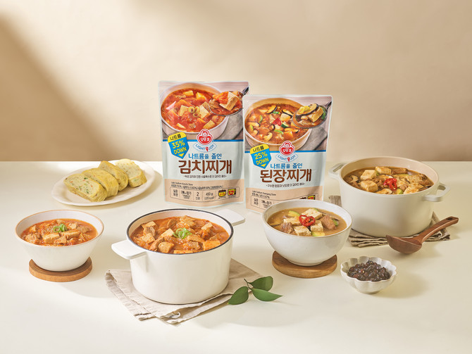 오뚜기 LIGHT&JOY 나트륨을 줄인 탕국찌개 2종 연출컷. ⓒ 오뚜기