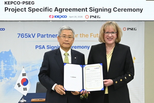 한전은 28일 서울 양재동 한전 아트센터에서 미국 에너지기업 PSEG社와 765kV 초고압 송전망 사업 협력을 위한 계약을 체결했다. ⓒ 한전