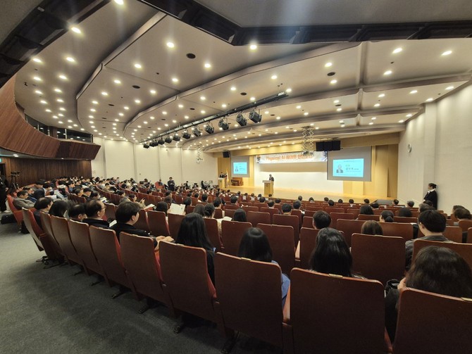 28일 열린 '산업안전재해 근로자의 날' 컨퍼런스 장소에는 정유석 재단법인 피플 이사장을 포함해 196명이 참석했다. = 홍재현 기자