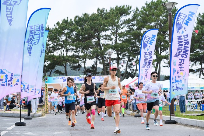 남해군 회룡농촌체험휴양마을이 주관해 열린 '제3회 남해 다랑논 마라톤 대회'가 개최되고 있는 사진. ⓒ 남해군