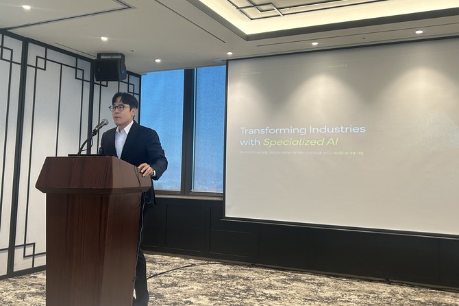 윤성호 마키나락스 대표가 6일 기업설명회(IPO) 간담회에서 상장 후 회사의 성장 전략에 대해 발표하고 있다. = 박대연 기자
