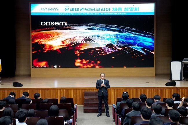 이재용 총장이 온세미컨덕터코리아 채용설명회에 앞서 인사말을 하고 있다. ⓒ 영남이공대학교
