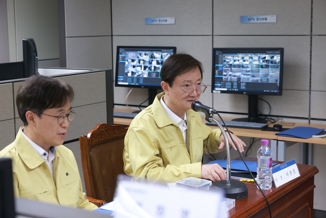 이찬진 금융감독원장이 지난 7일 '금융감독 정보시스템 비상 대응 모의훈련'을 직접 점검했다. ⓒ 금융감독원