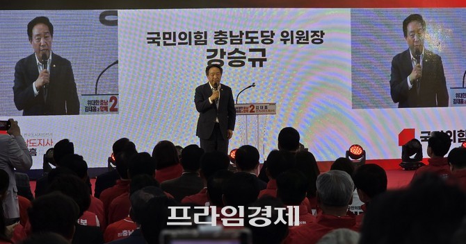9일 김태흠 후보 선거사무소 개소식에서 지원 연설에 나선 강승규 충남도당위원장. =오영태