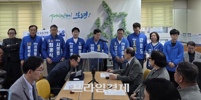 이영우 보령시장 후보가 11일 보령시청 기자실에서 교육혁신 공약 발표 기자회견을 열고 보령형 교육특구 및 IB 교육과정 도입 구상을 설명하고 있다. =오영태 기자