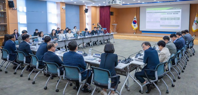 지난 8일 청양군 인구감소지역 대응 기본계획 및 시행계획 수립 용역 착수보고회를 개최하고 있다. ⓒ 청양군
