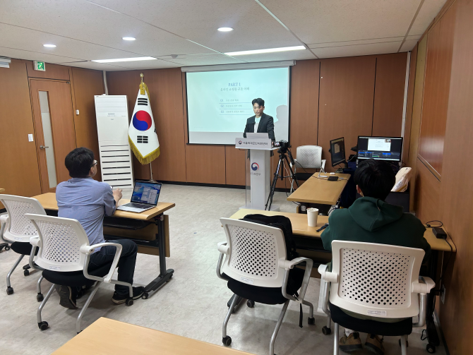 서울제대군인지원센터(센터장 김태승)는 창업 희망 제대군인을 대상으로 온라인 쇼핑몰 창업 워크숍을 지난 8일 개최했다.