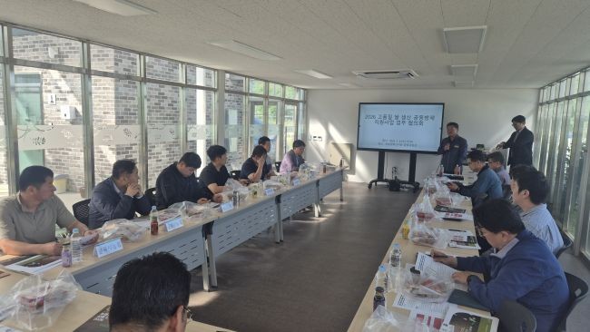 경주시농업기술센터가 지난 6일 내남면 신농업혁신타운 올림내림관에서 지역 농협 관계자들과 고품질 쌀 생산을 위한 공동방제 추진 업무협의회를 열었다. ⓒ 경주시