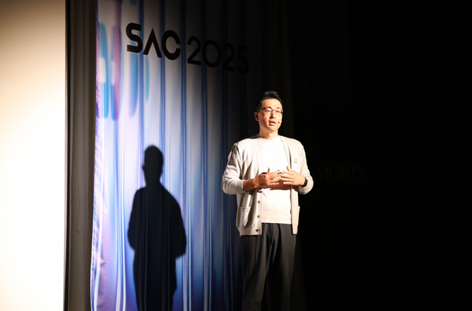 SAC 2025에서 기조연설 중인 이경일 솔트룩스 대표. ⓒ 솔트룩스