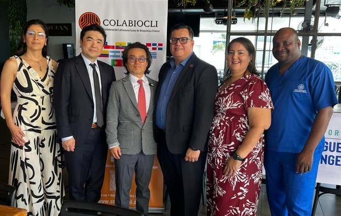 노을과 COLABIOCLI 연맹 관계자가 업무협약 체결 합의 후 기념촬영을 하고 있다. ⓒ 노을