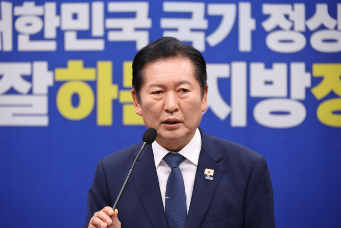 정청래 더불어민주당 대표가 13일 국회에서 기자회견을 하고 있다. ⓒ 연합뉴스