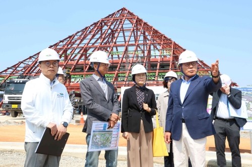 박수관 조직위원장과 조직위 관계자들이 돌산 진모지구 주 행사장 조성 현황과 안전 대응체계를 점검하고 있다. ⓒ 조직위