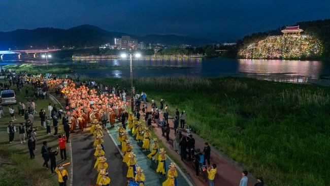 2026 형산강 연등문화축제 제등행렬 모습. ⓒ 동국대학교 WISE캠퍼스