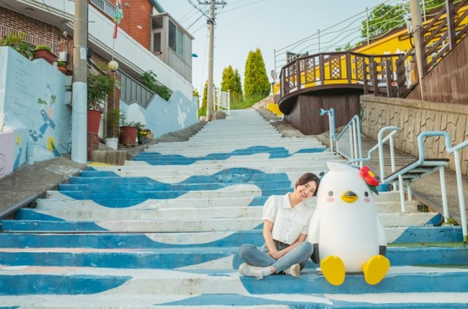1차 사업 모집에 173팀이 지원 신청한 '통영에서 한 달 여행하기' 홍보 사진. ⓒ 통영시