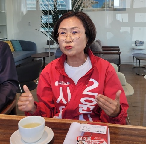 부산 사하구 제1선거구(괴정1·2·3·4동) 국민의힘 윤지영 시의원 후보. = 서경수 기자