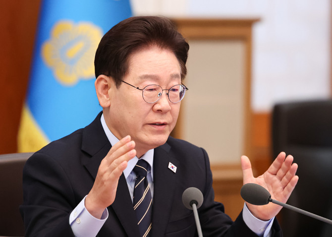 이 대통령은 삼성전자 노조의 파업과 관련해 "투자자도 세금을 떼고 당기순이익에서 배당을 받는다"며 "어쨌든 저로서는 약간 이해가 되지 않는다"고 지적했다. ⓒ 연합뉴스
