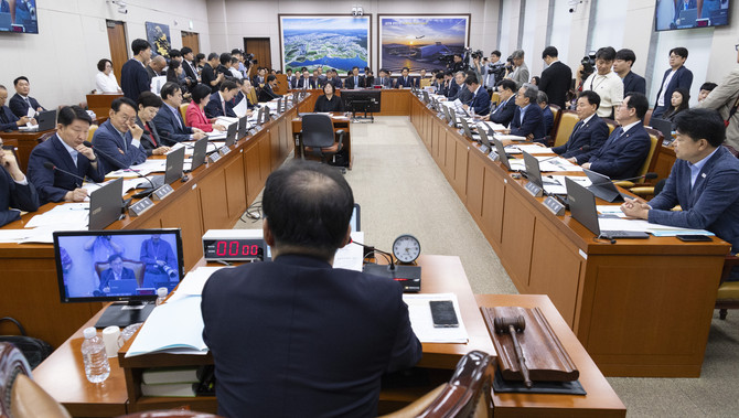 20일 국회 국토교통위원회에서 열린 전체 회의에서 GTX-A 삼성역 공사 현장 철근 누락 관련 현안 질의가 열리고 있다. Ⓒ 연합뉴스