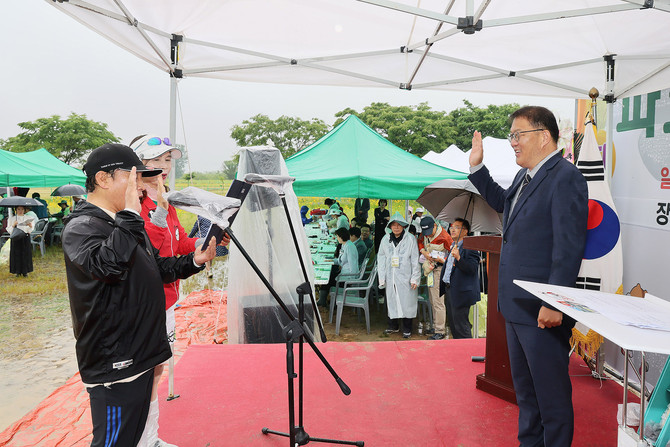 창원시가 '대산면파크골프장'에서 '제9회 창원특례시장배 파크골프대회'를 개최하고 있다. ⓒ 창원시
