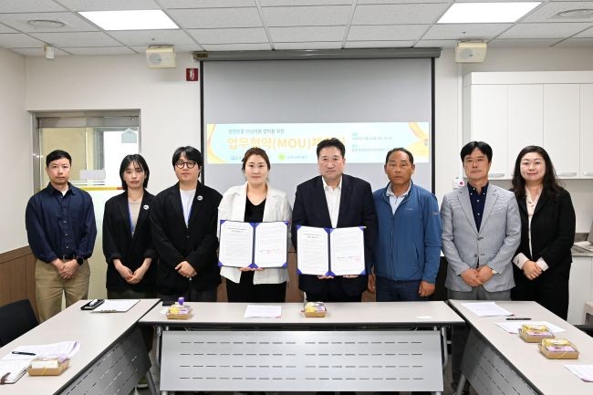 달성군새마을회는 21일 달성군정신건강복지센터에서 지역사회 중심의 자살예방 안전망 구축과 생명존중 문화 확산을 위한 업무협약(MOU)을 체결했다. ⓒ 달성군