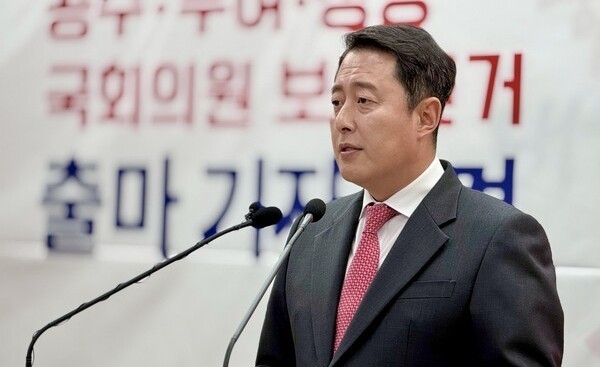 김혁종 후보가 토론회에서 "정당 공천만 받으면 막대기만 꽂아도 당선된다는 오만함을 깨야 한다"고 발언하고 있다. =오영태 기자